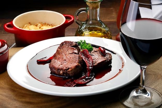 Filé mignon com molho de vinho tinto