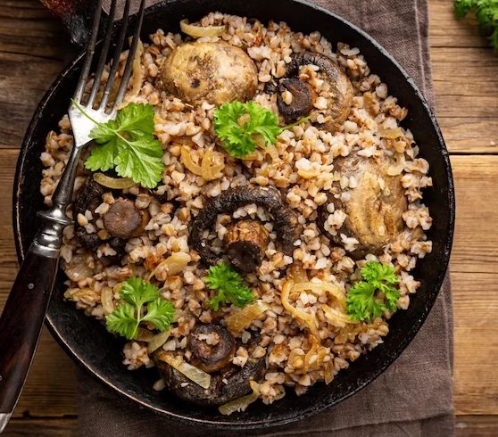 Risoto de grãos com cogumelos