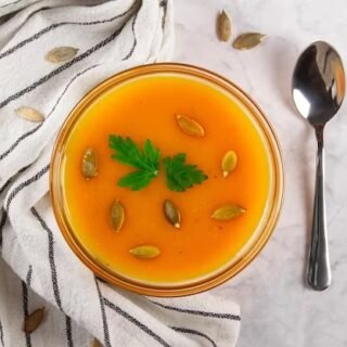 Sopa de abóbora com cenoura